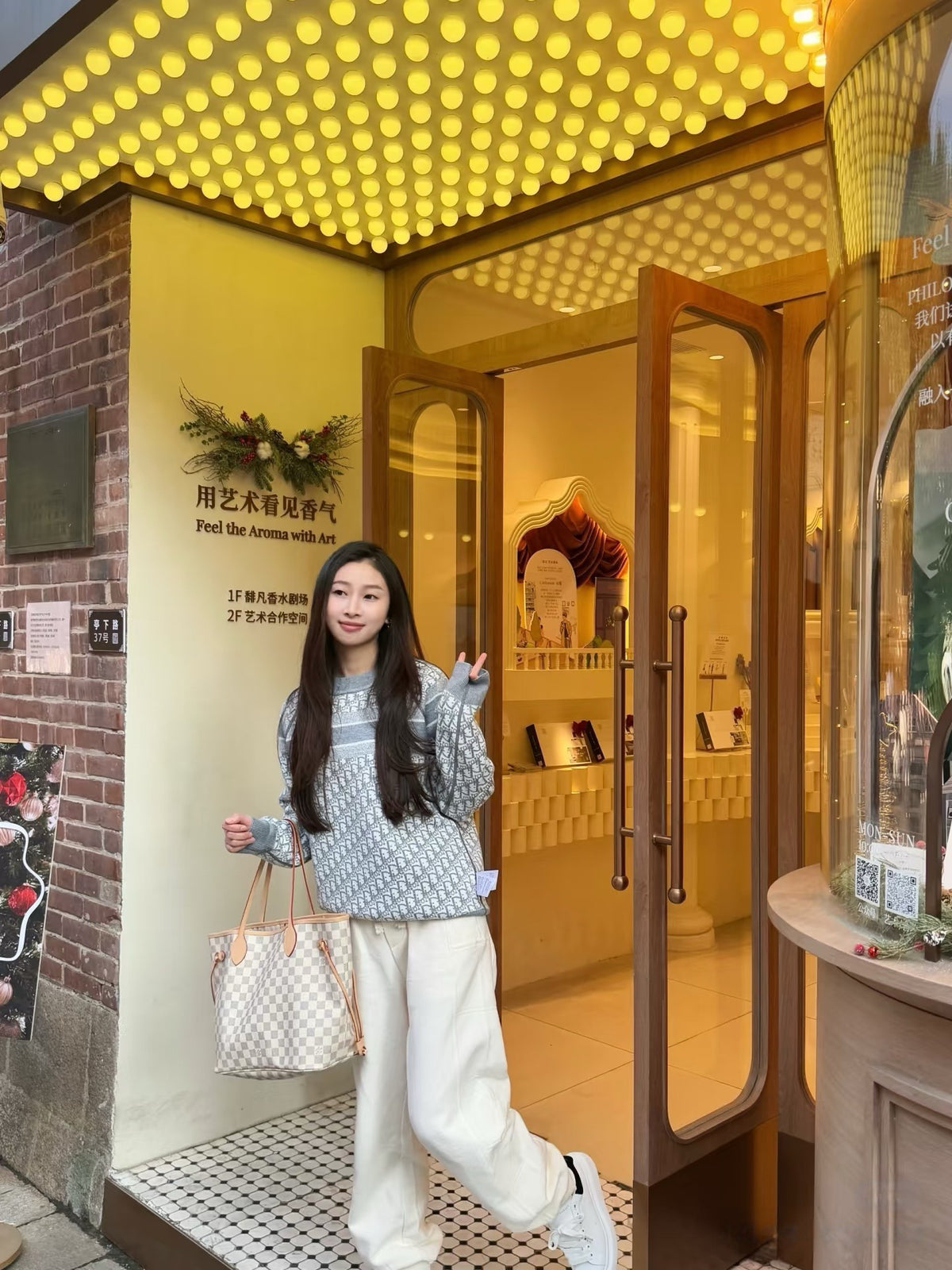 디올 리버서블 라운드 넥 스웨터