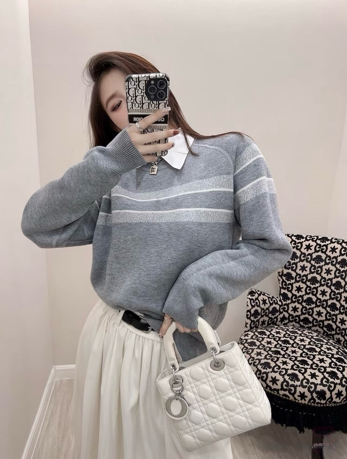 디올 리버서블 라운드 넥 스웨터