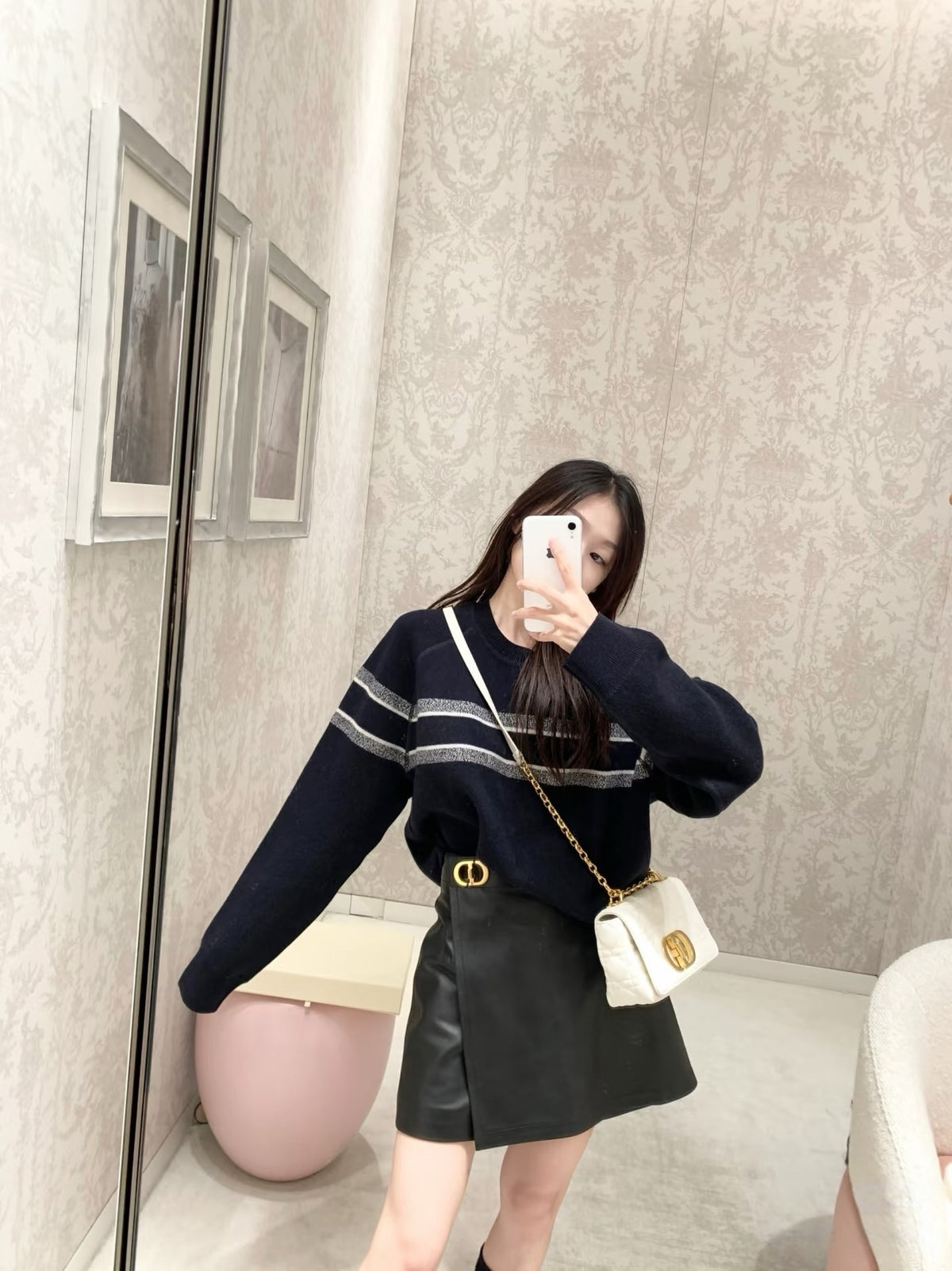 디올 리버서블 라운드 넥 스웨터