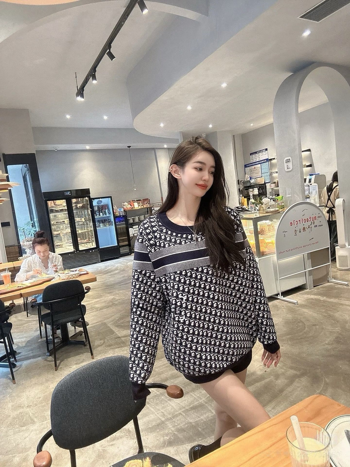 디올 리버서블 라운드 넥 스웨터