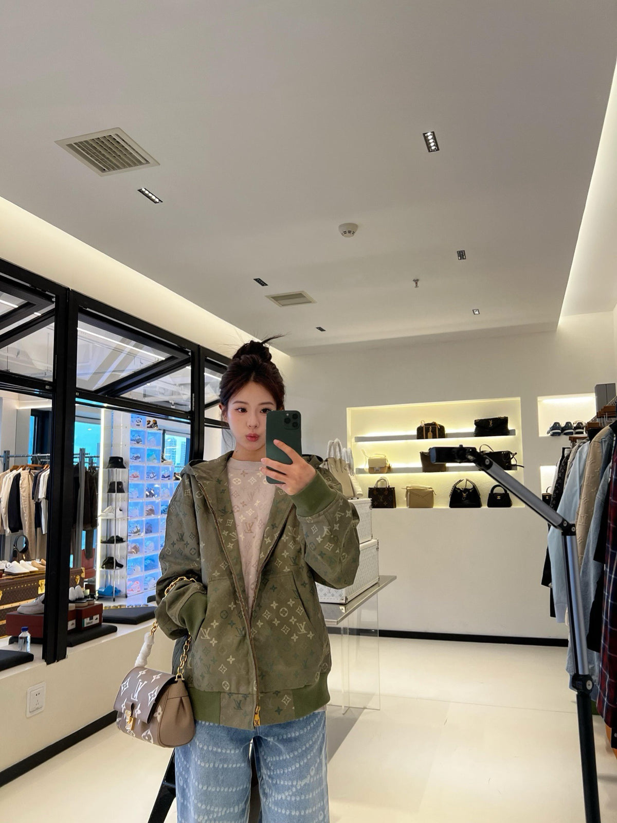 루이비통 모노그램 엠벨리시드 후디드 블루종