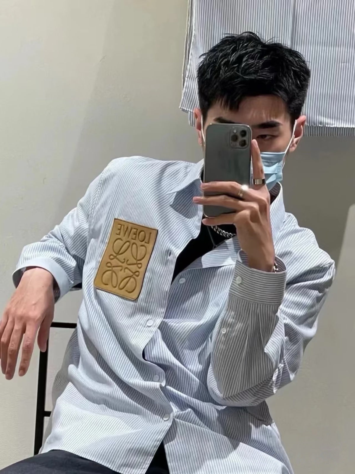 로에베 아나그램 패치 셔츠