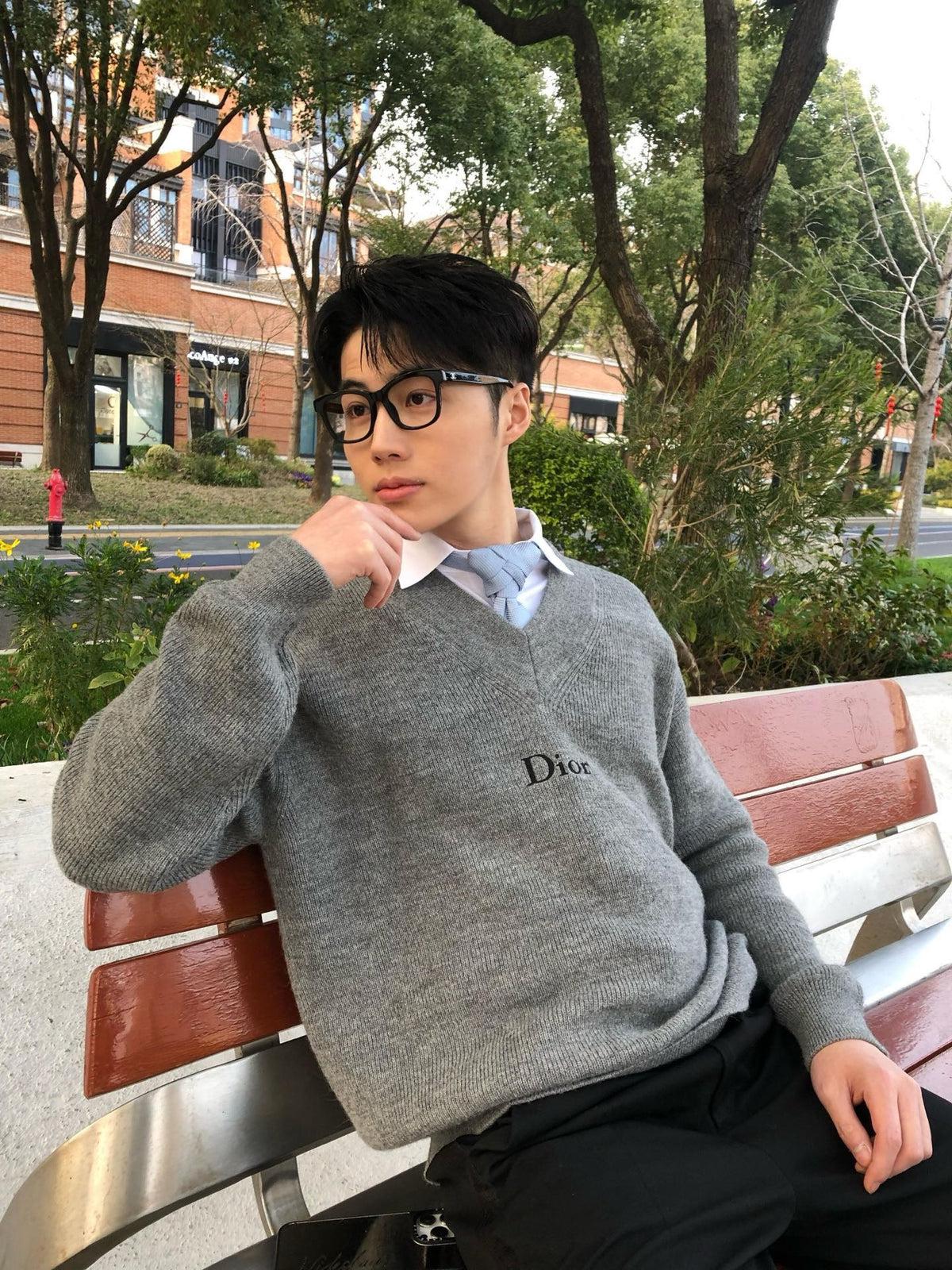 디올 자수 오버사이즈 스웨터