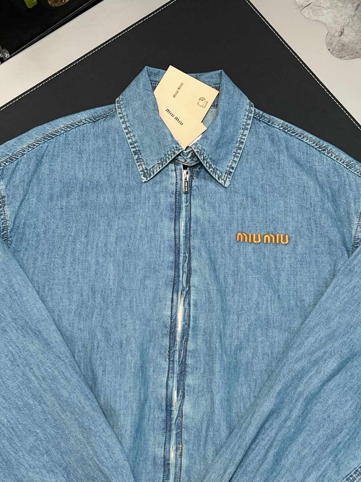 미우미우 샴브레이 블라우스 자켓