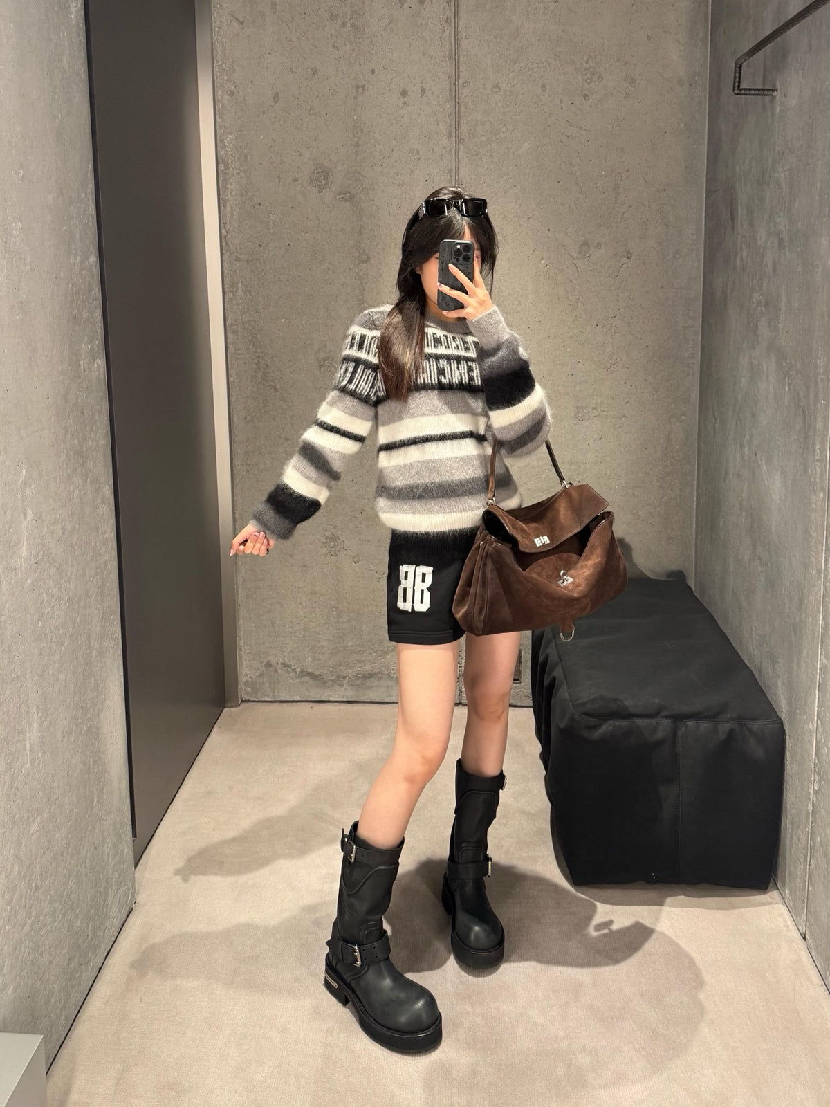 발렌시아가 레터 스트라이프 스웨터