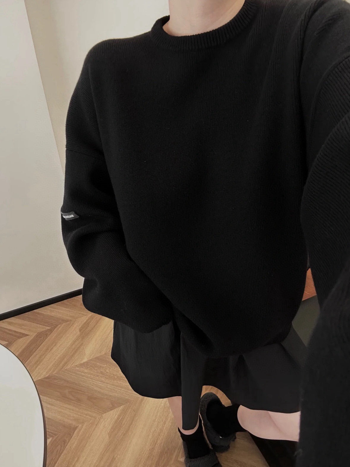 발렌시아가 크루넥 니트 스웨터