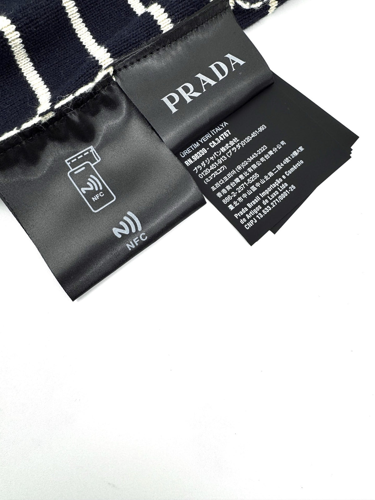 프라다 밀라노 자수 로고 스트라이프 버진 울 스웨터