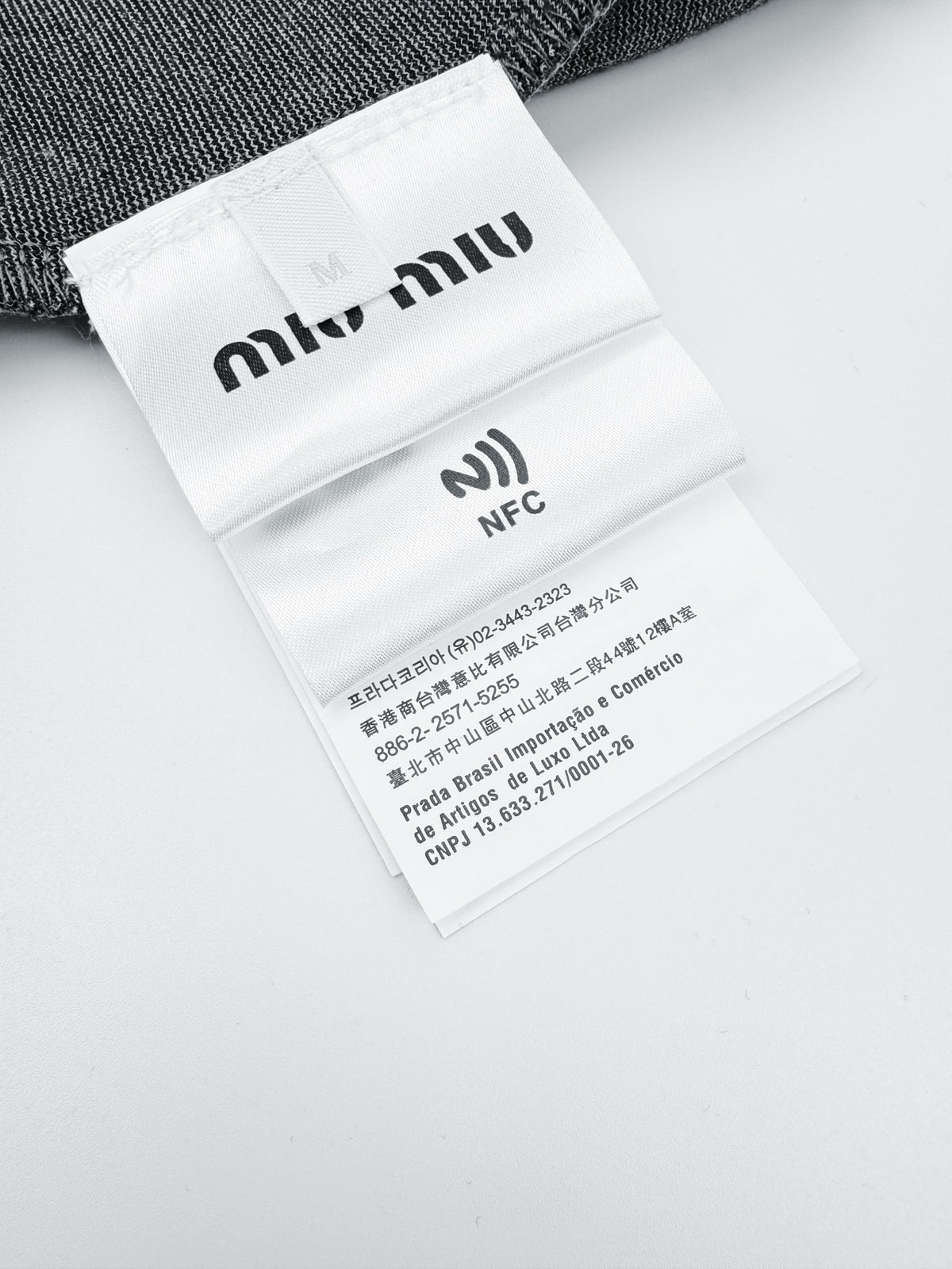 미우미우 자수 로고 벨벳 집업 자켓