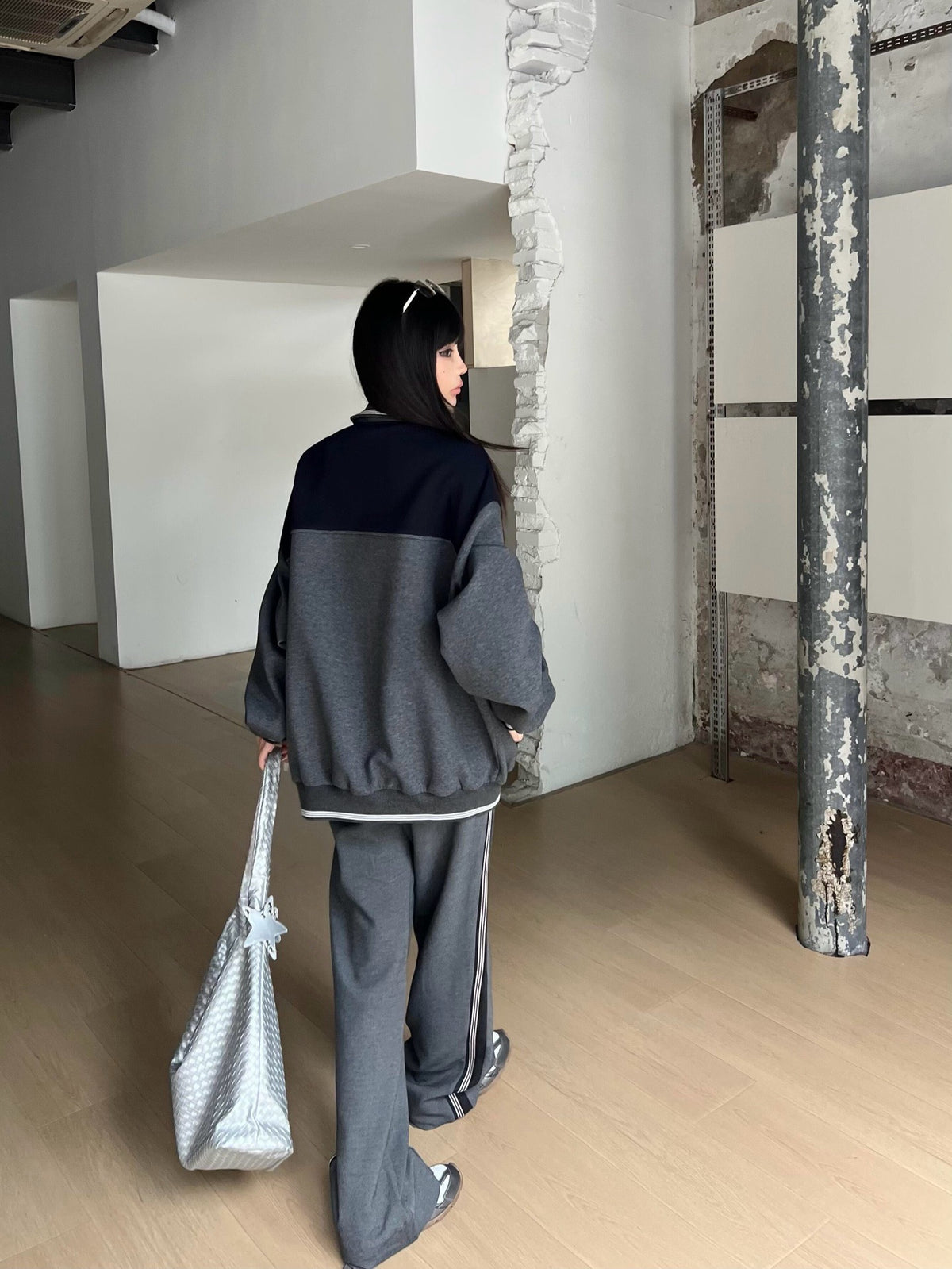 미우미우 자수 로고 벨벳 집업 자켓