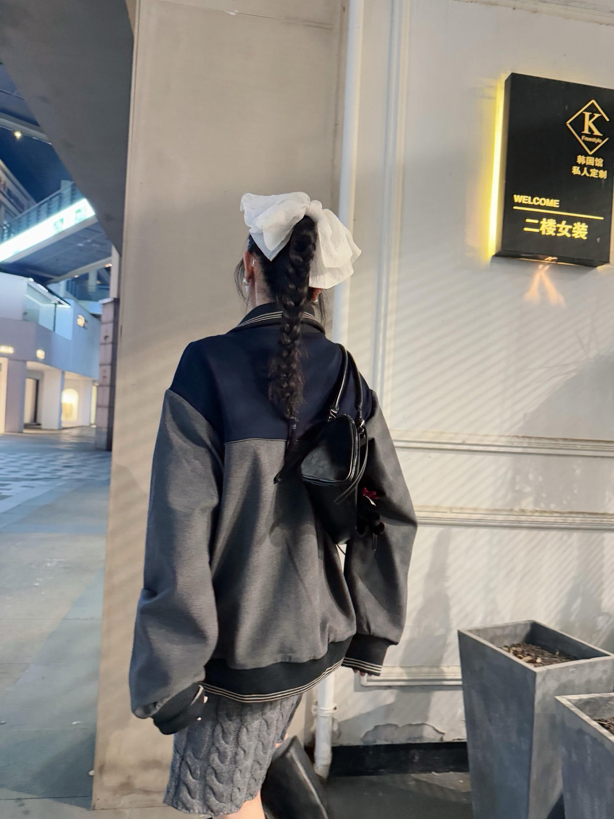 미우미우 자수 로고 벨벳 집업 자켓