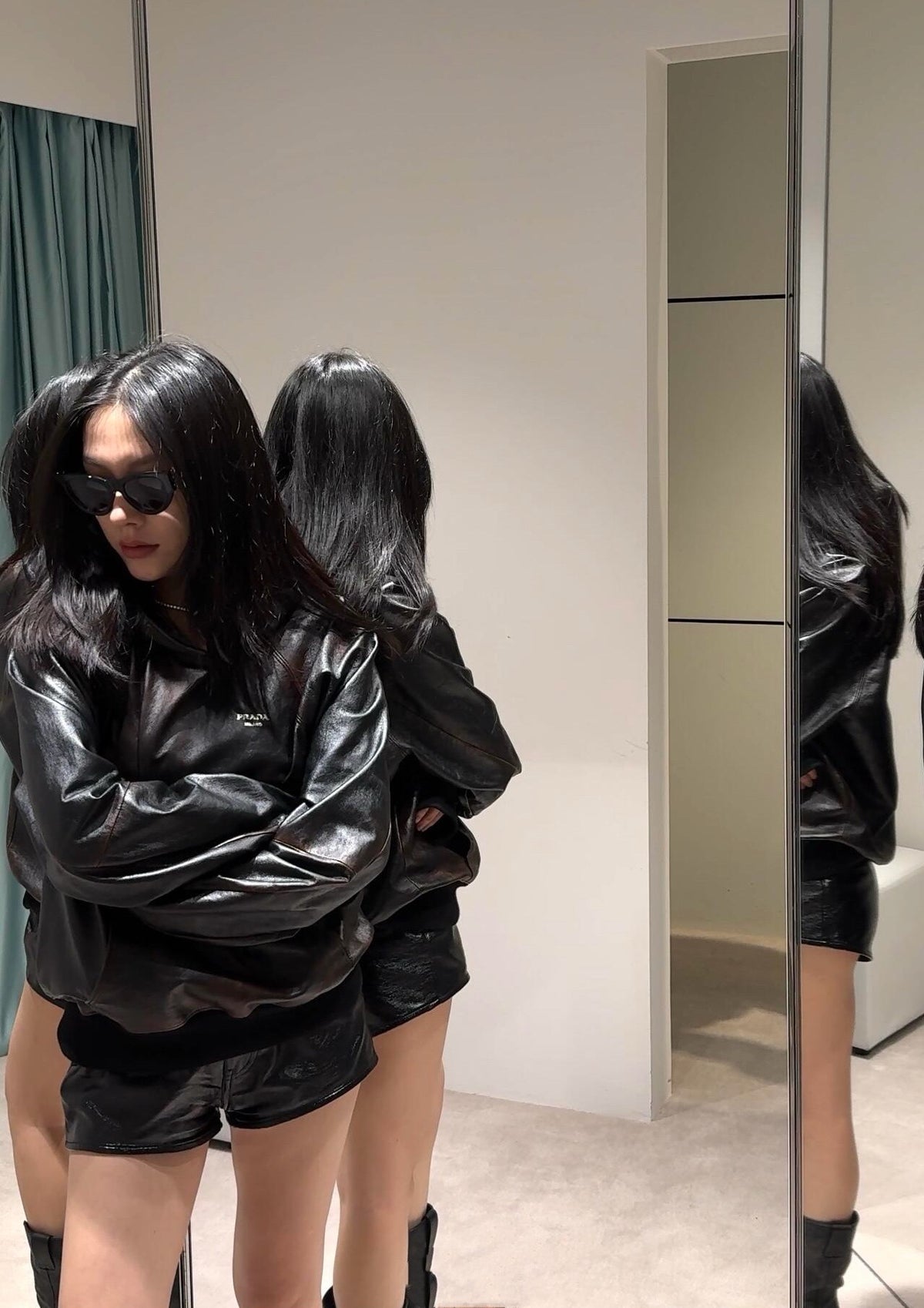 프라다 워싱 나파 레더 후드 집업