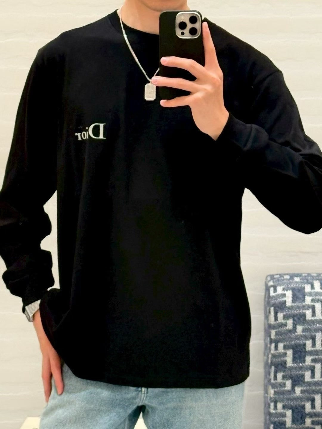 디올 자수 로고 캐주얼 핏 롱 슬리브 티셔츠