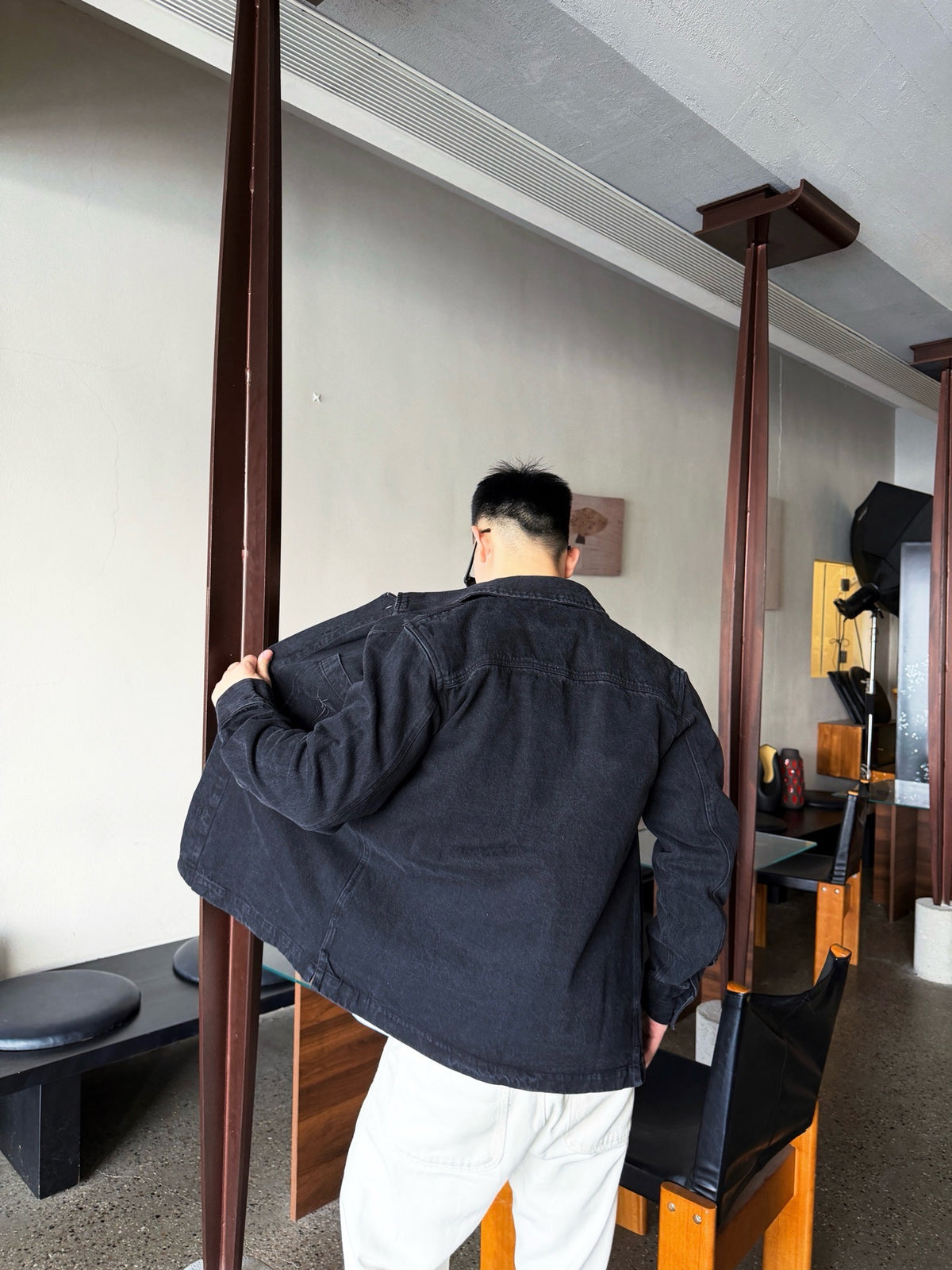 생로랑 카산드르 로고 포켓 데님 셔츠