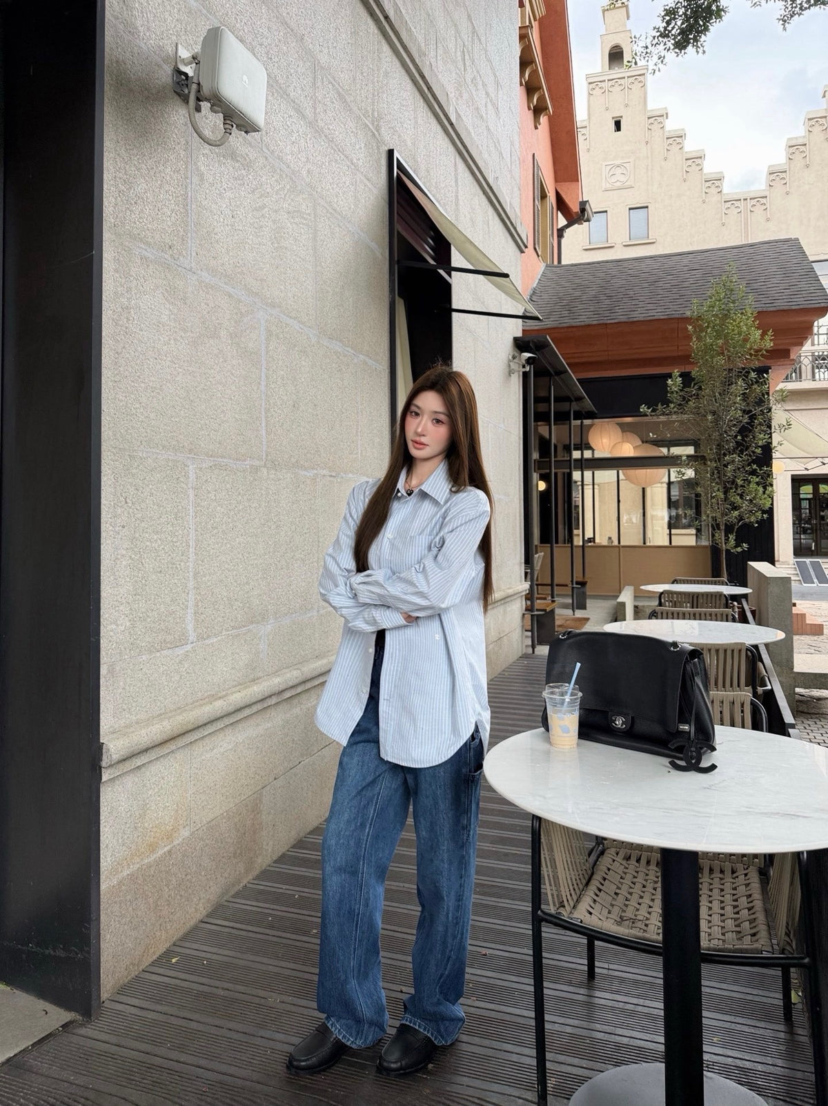 C 진주 로고 스트라이프 셔츠