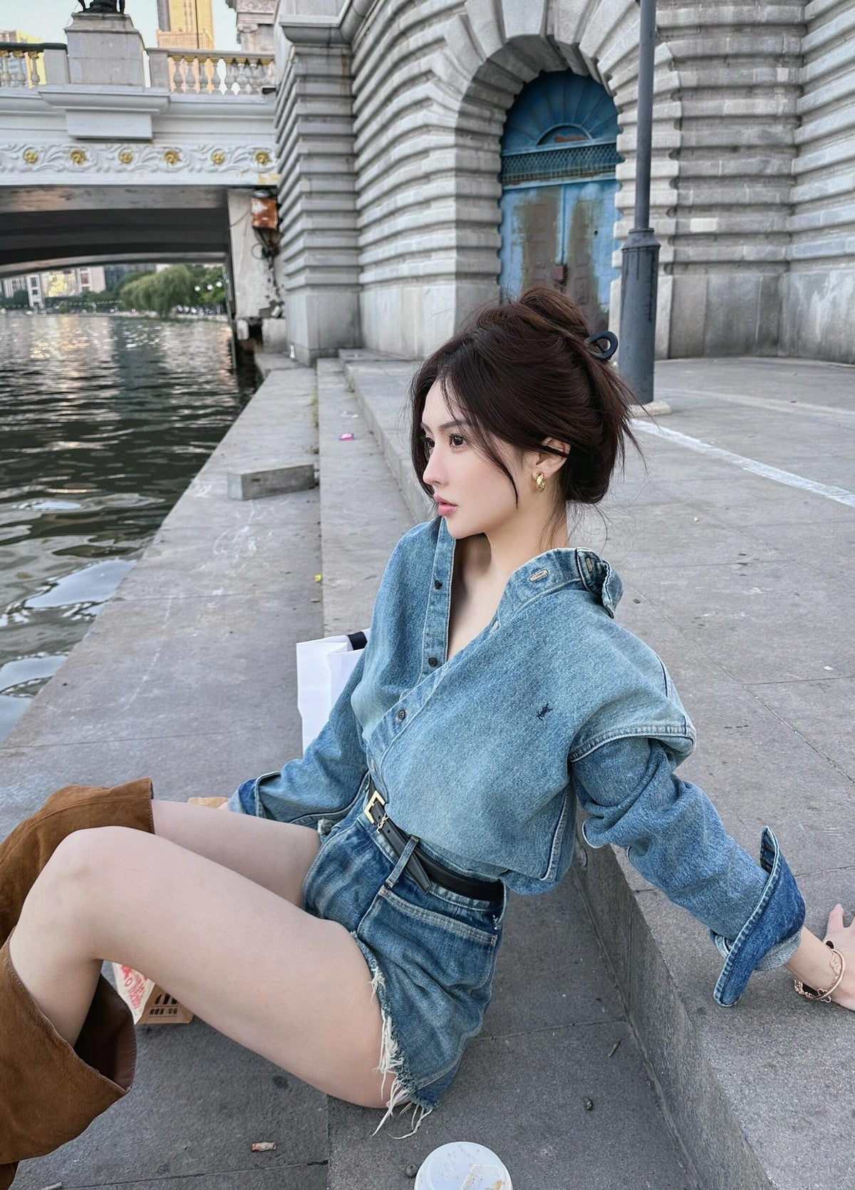 생로랑 로고 자수 워싱 데님 셔츠