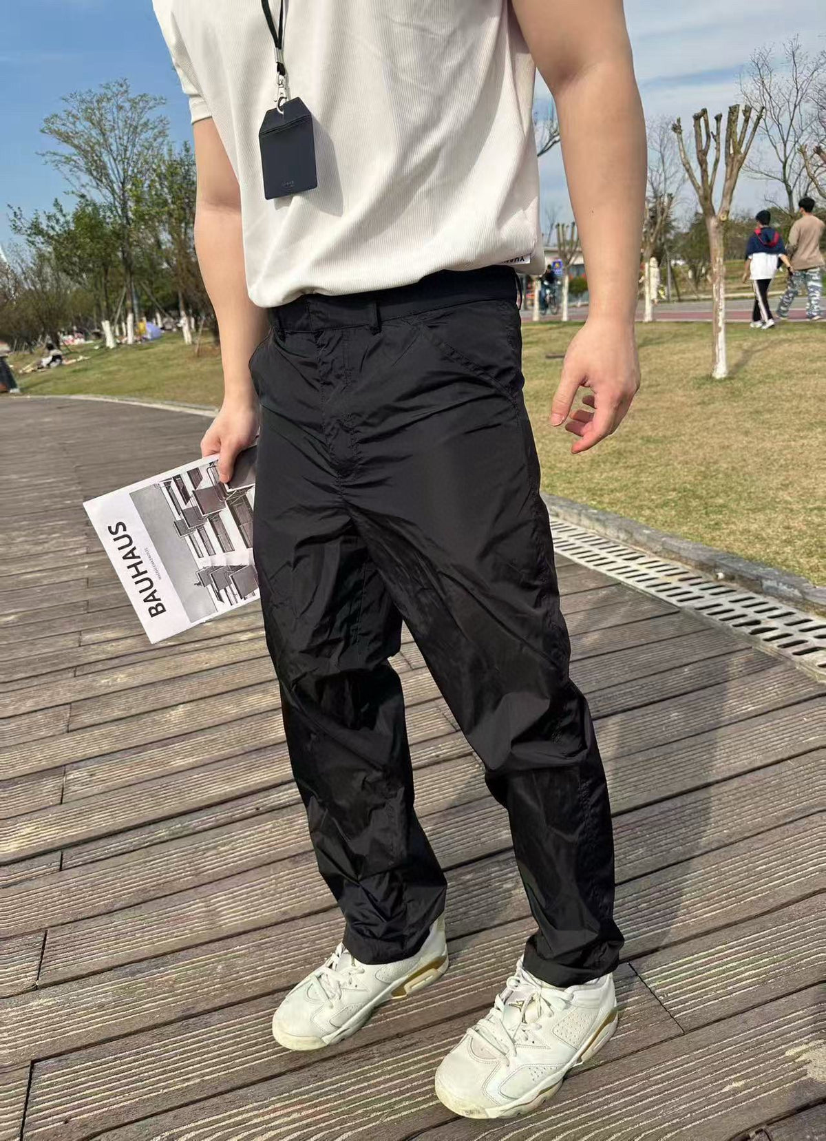 프라다 뒷포켓 삼각 로고 리나일론 팬츠