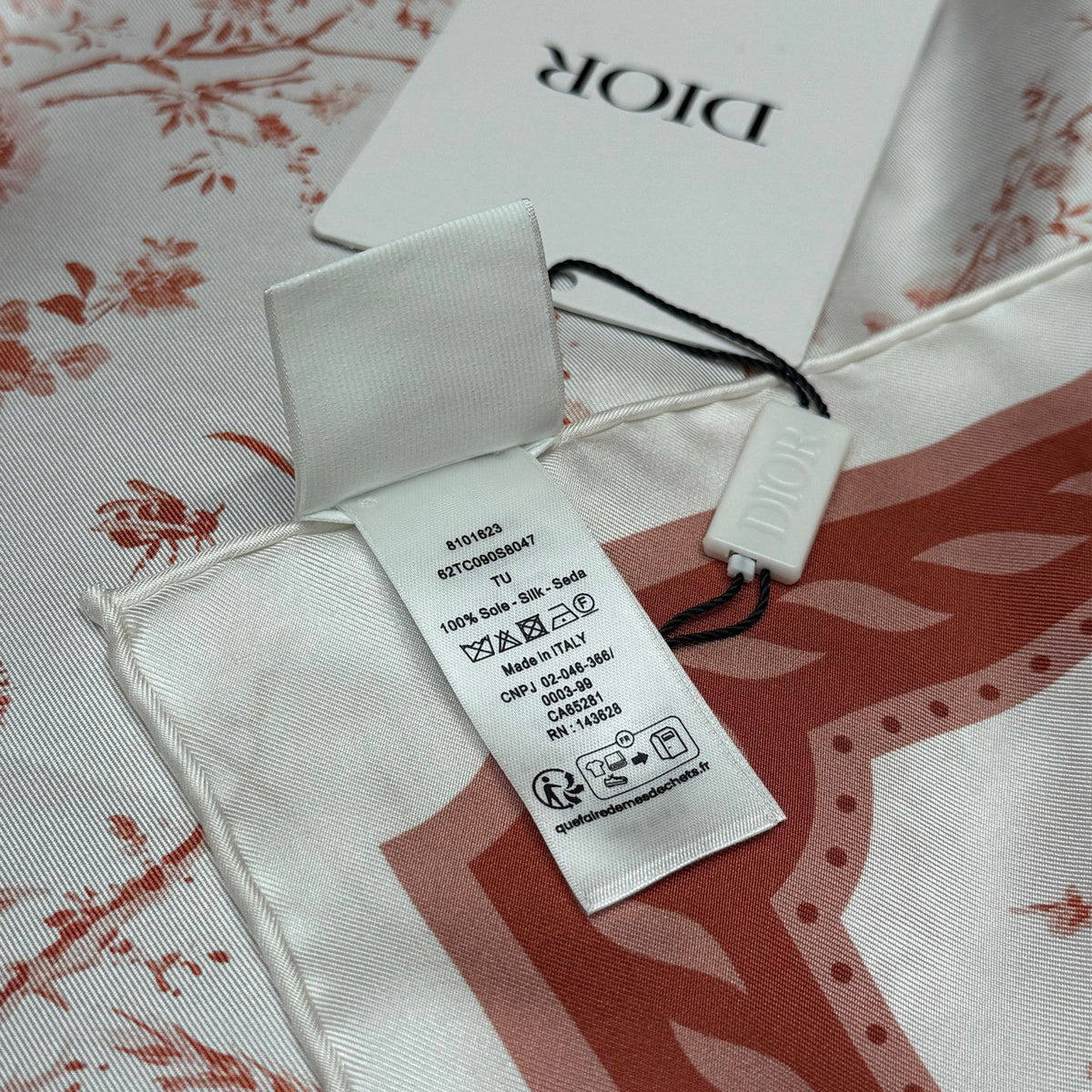 디올 스카프