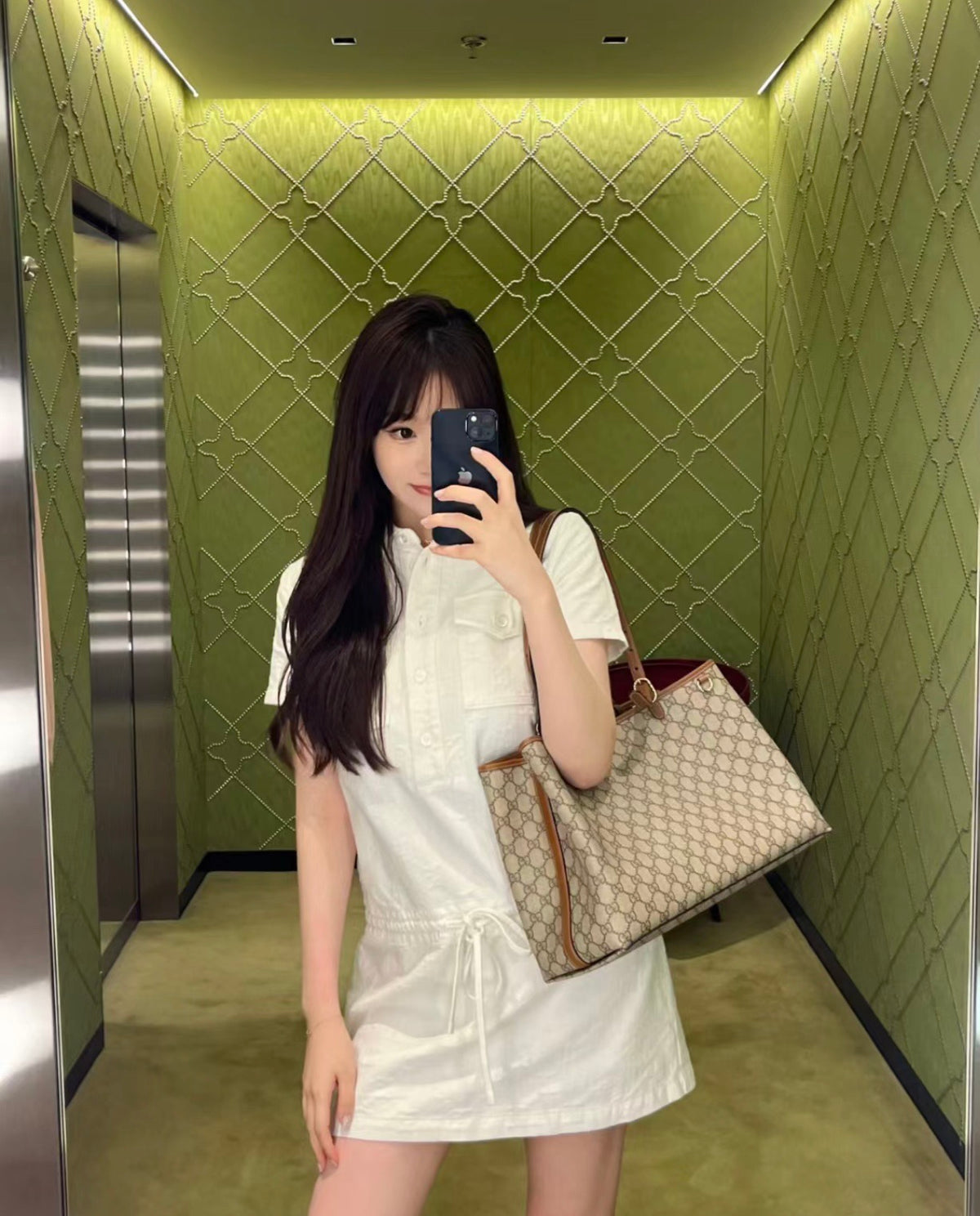 구찌 GG 엠블럼 미디움 토트백
