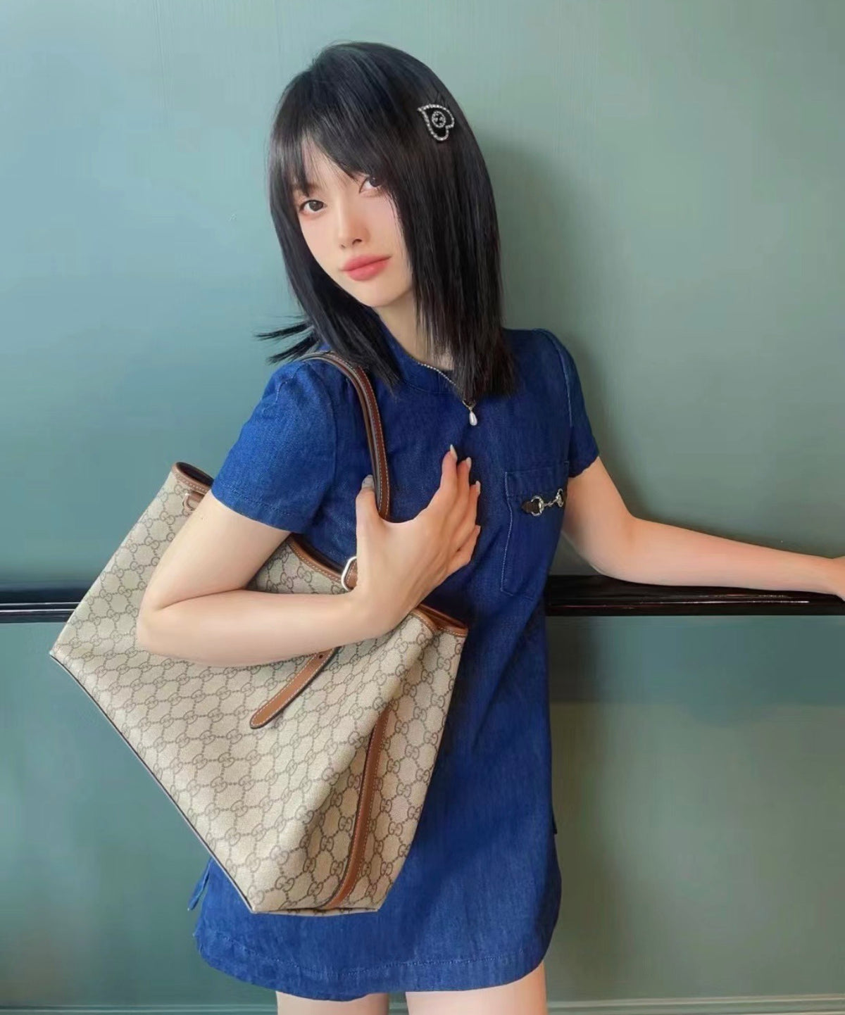 구찌 GG 엠블럼 라지 토트백