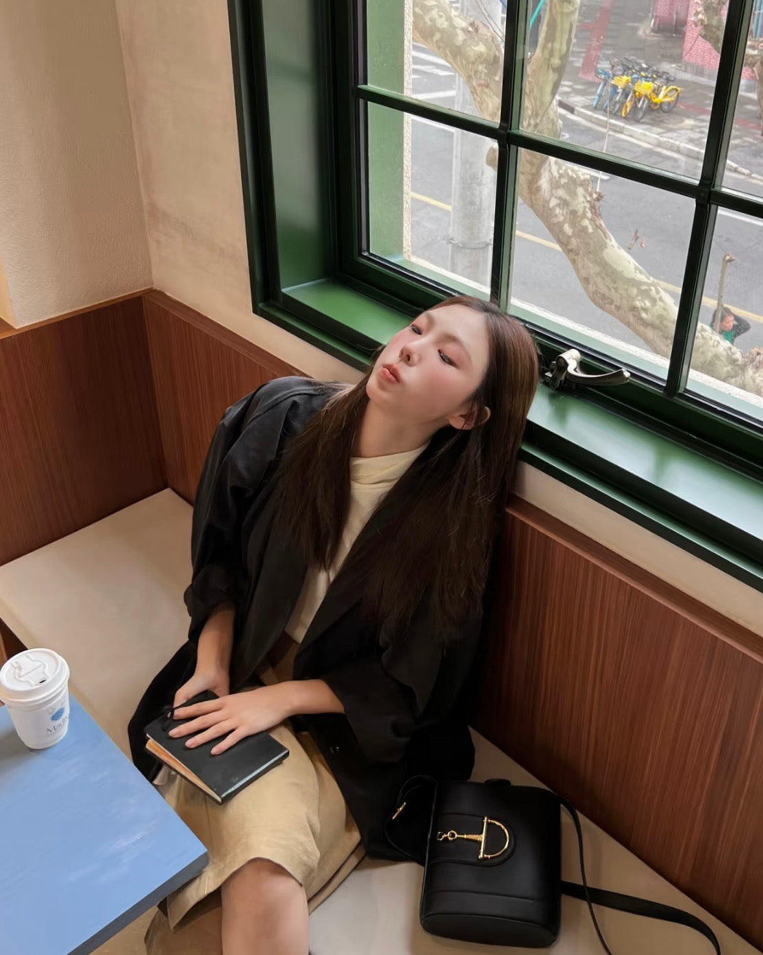 구찌 73 스몰 버킷백