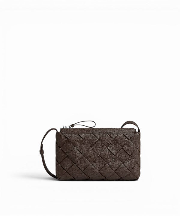 보테가 베네타 디아고 벨트 백 블랙 가죽 슬링백 크로스백 럭셔리 벨트백 미니멀 디자인 조용한 럭셔리 스타일