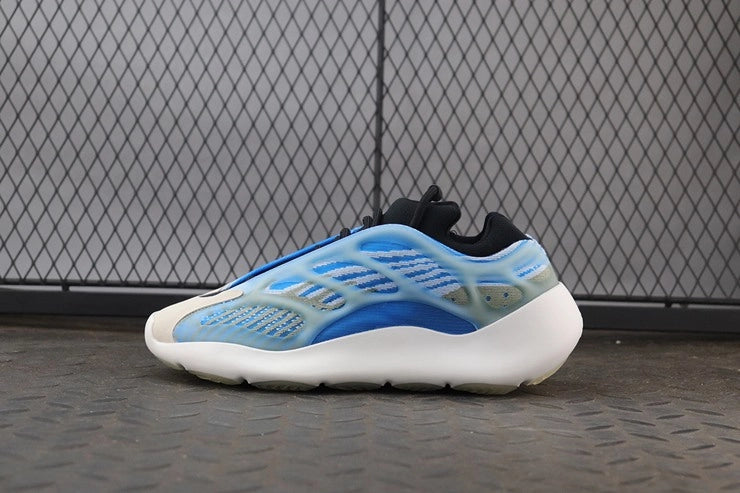 YEEZY 700 V3 아자레스