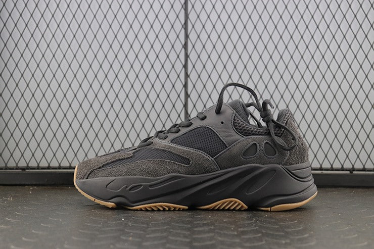 YEEZY 700 유틸리티 블랙