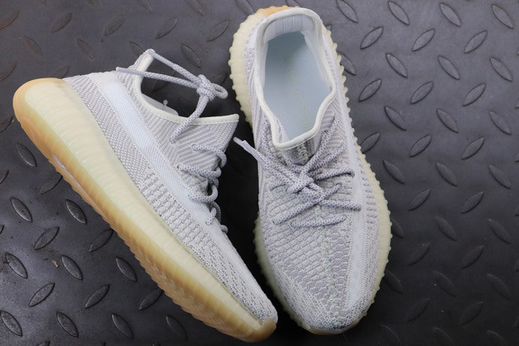 YEEZY 350 V2 예사야