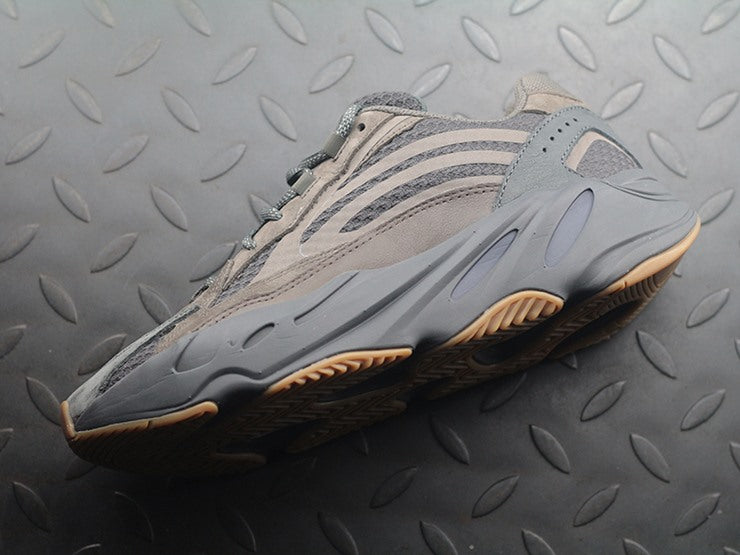 YEEZY 700 지오드