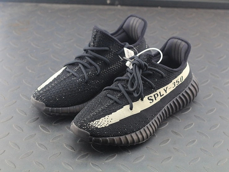 YEEZY 350 V2 오레오