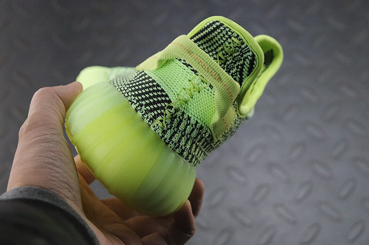 YEEZY 350 V2 이즈릴 리플렉티브