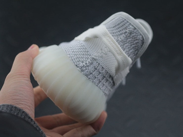 YEEZY 350 V2 스테틱