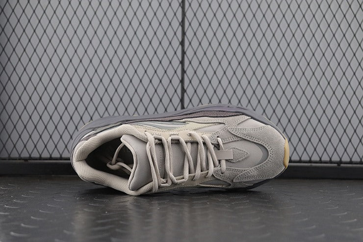 YEEZY 700 테프라