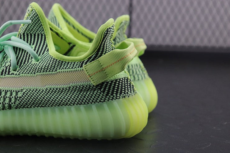 YEEZY 350 V2 이즈릴 리플렉티브