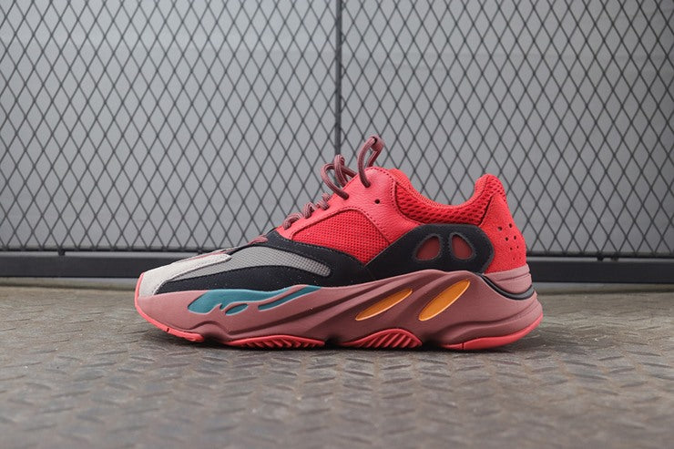 YEEZY 700 하이레스 레드