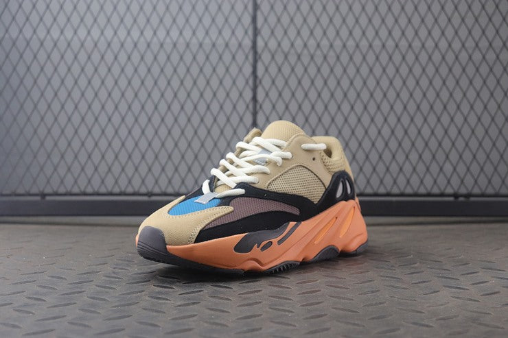 YEEZY 700 인플레임 앰버