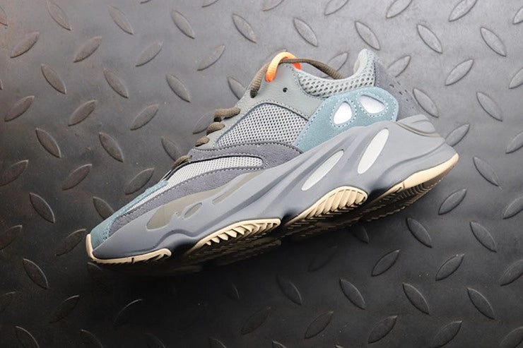 YEEZY 700 틸 블루