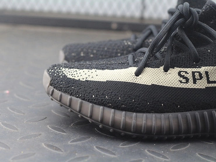 YEEZY 350 V2 오레오