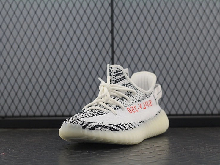 YEEZY 350 V2 지브라