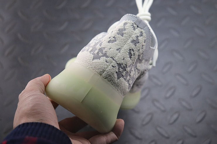 YEEZY 380 에일리언
