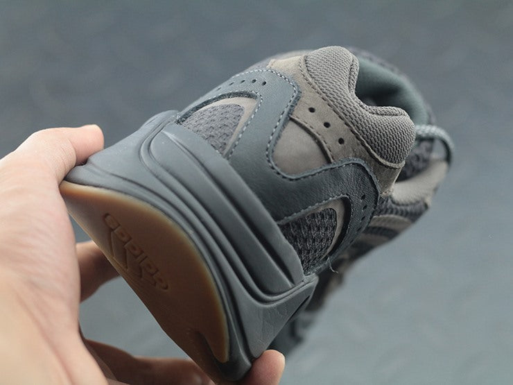 YEEZY 700 지오드