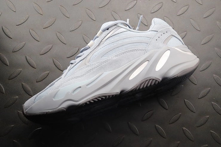 YEEZY 700 호스피탈 블루
