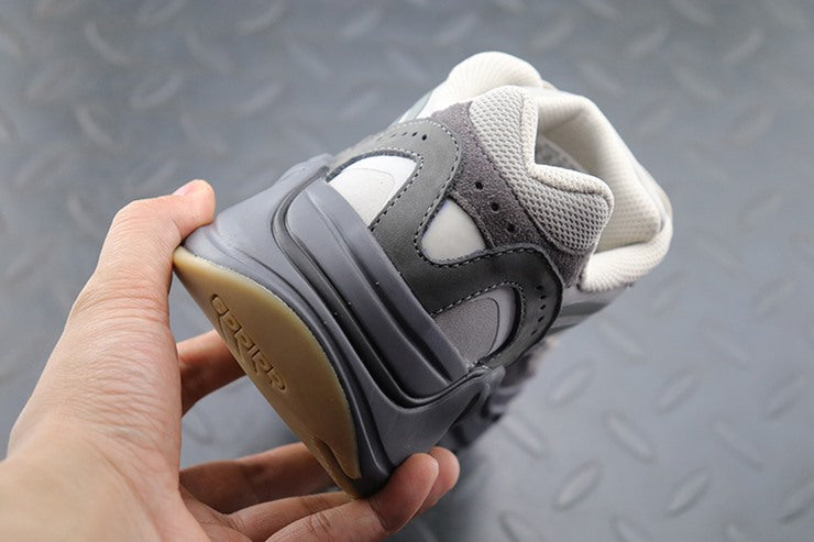 YEEZY 700 테프라