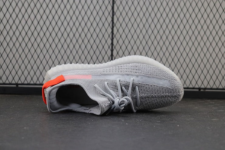 YEEZY 350 V2 테일라이트