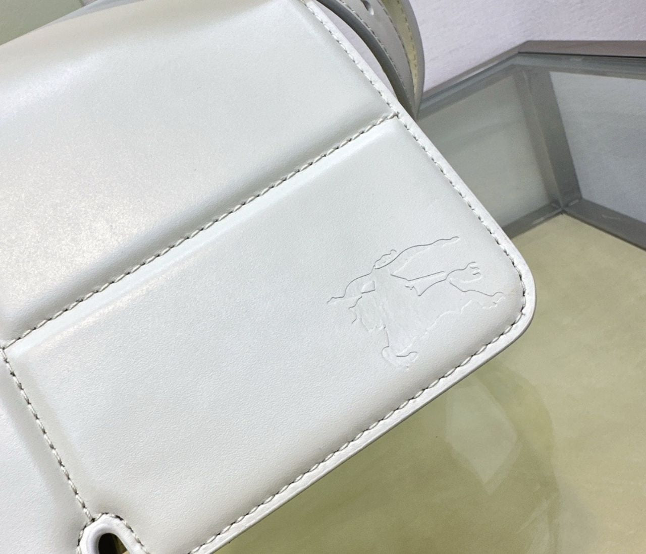 버버리 스닙백