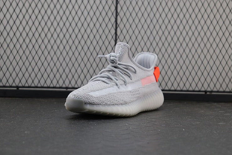 YEEZY 350 V2 테일라이트