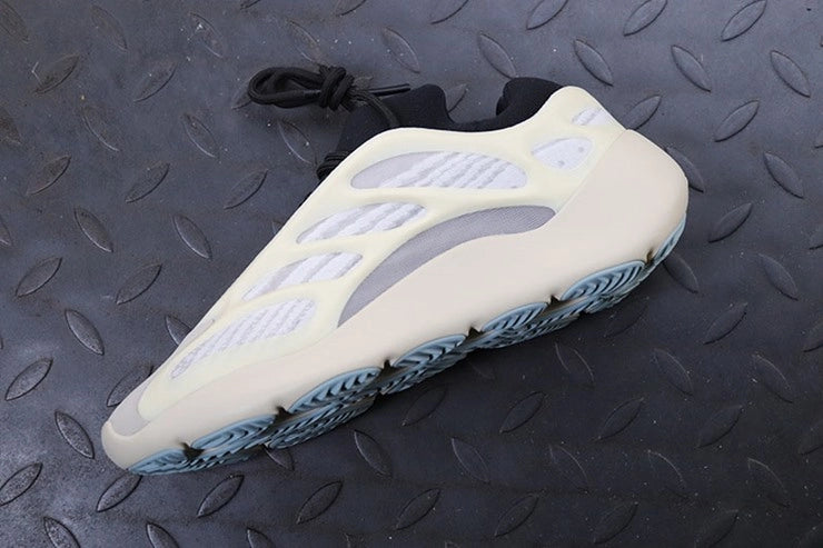 YEEZY 700 V3 아자엘