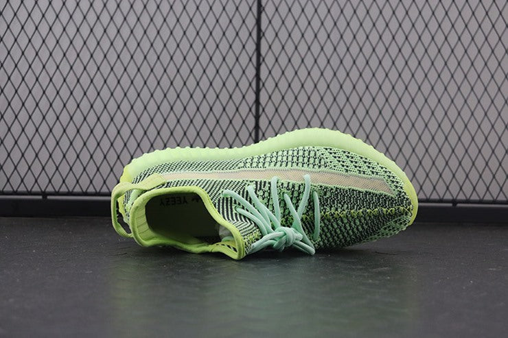 YEEZY 350 V2 이즈릴