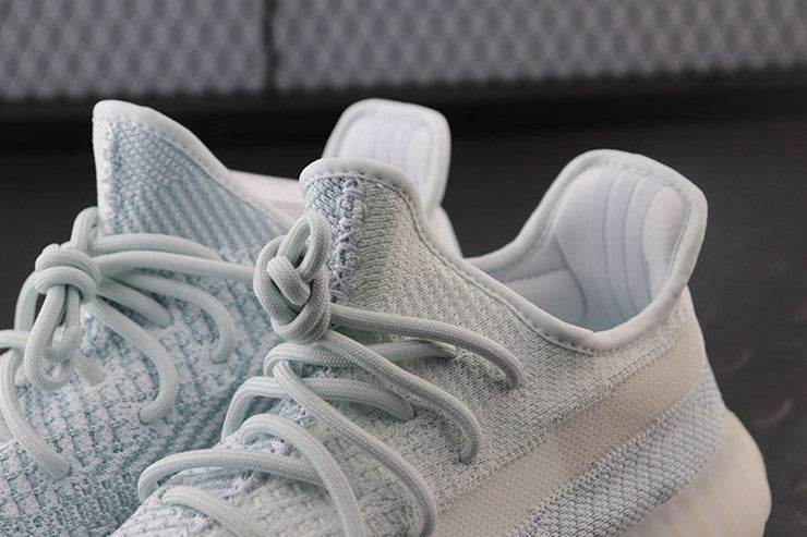 YEEZY 350 V2 클라우드 화이트