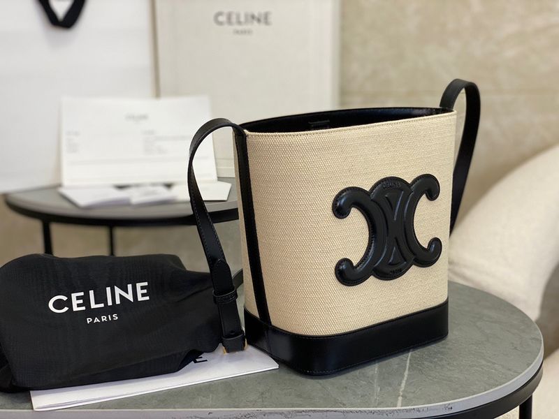 CEL 퀴르 트리오페 버킷백 스몰